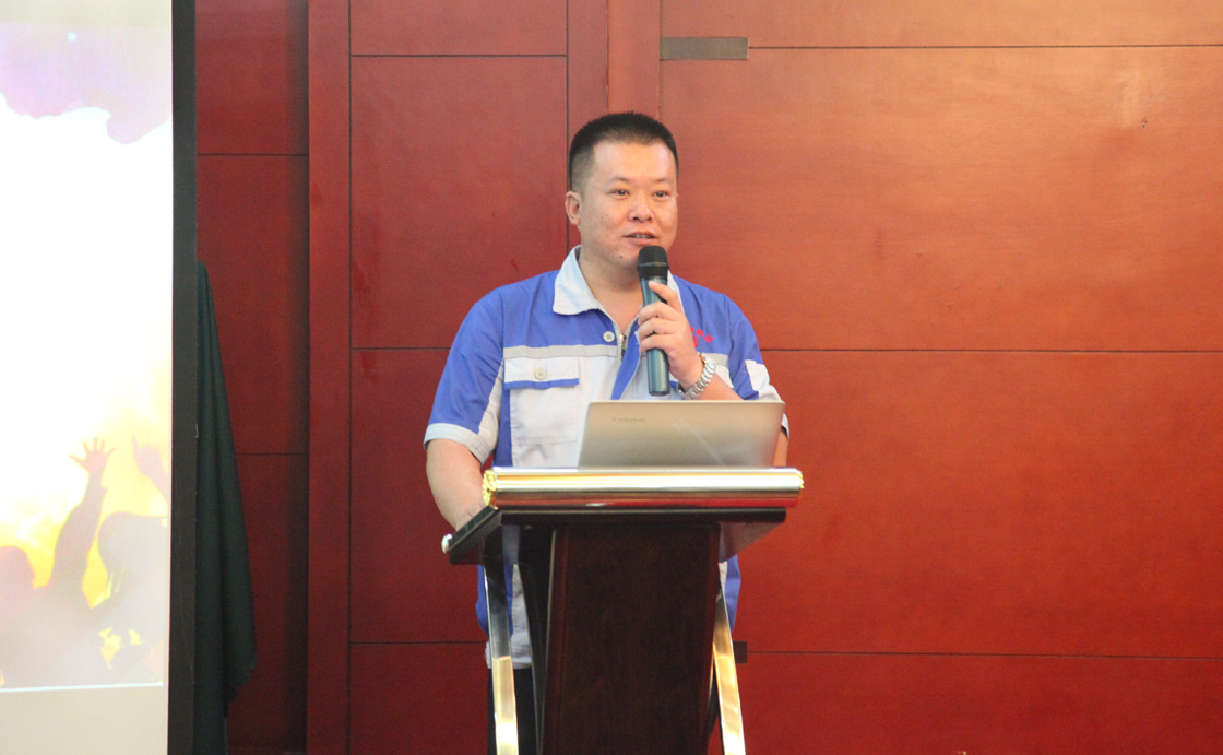 金格瑞机械有限公司总经理孙宁波通过木屑颗粒机的经典案例为大家形象的分析销售技巧的重要性。